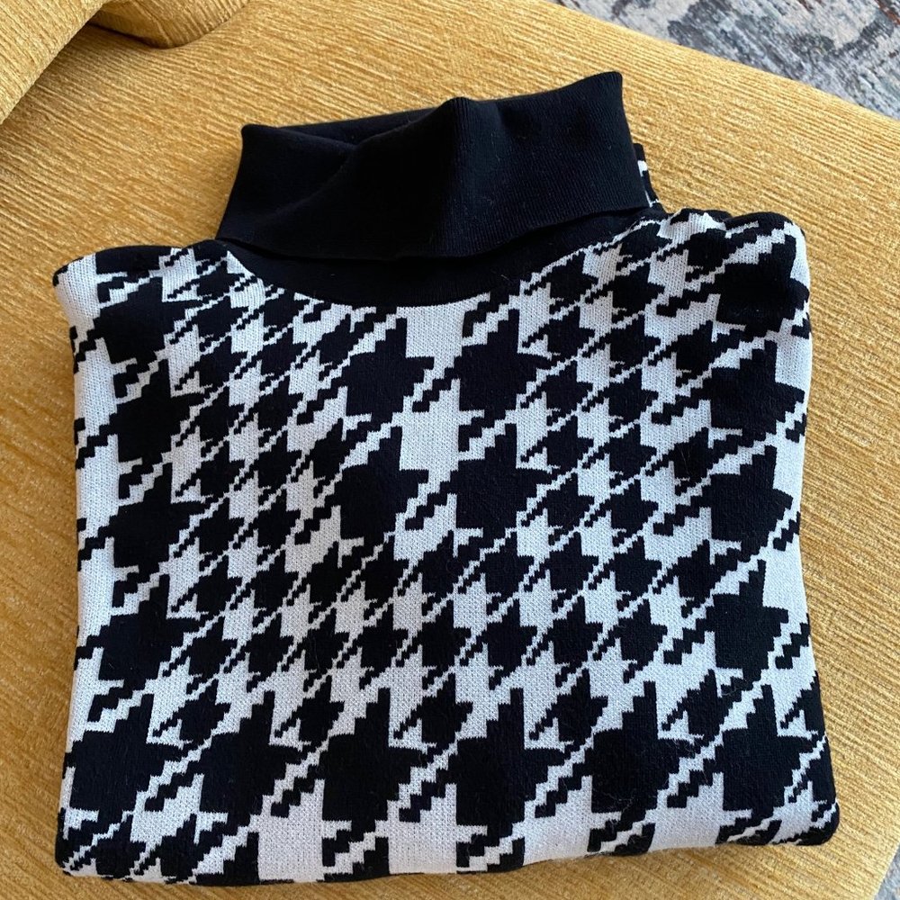 H&M Black and White Loose and Comfy Sweater - Picture 5 of 5